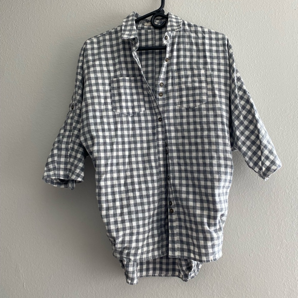 Easel Button-Down Shirt. Gray checkered color. Size Small.